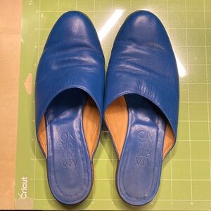 Martiniano blue slide on mules size 37